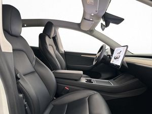 Tesla Model Y bild 25