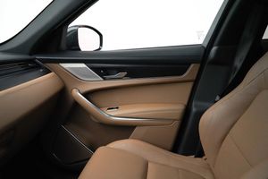 Jaguar F-Pace bild 16