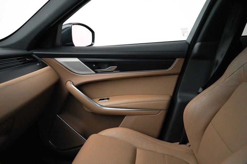 Jaguar F-Pace bild 16