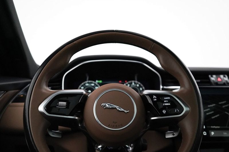 Jaguar F-Pace bild 10