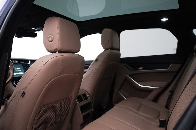 Jaguar F-Pace bild 8