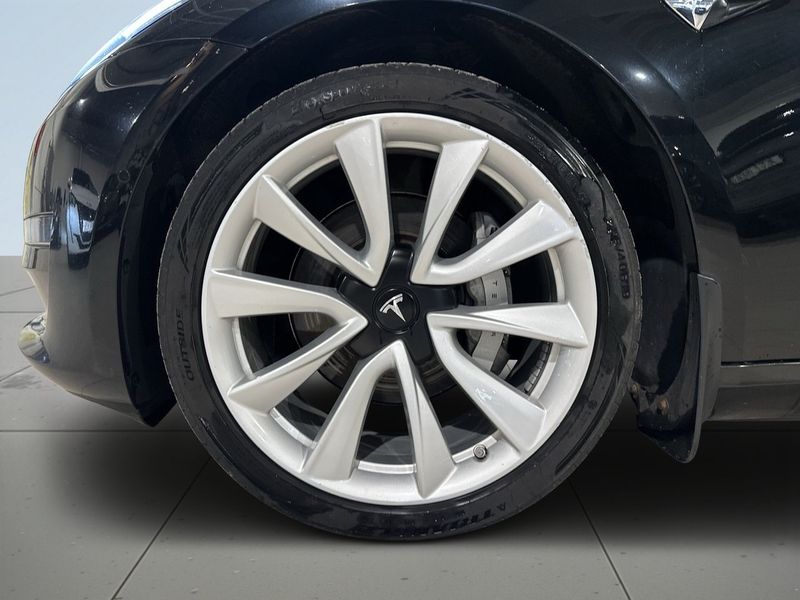 Tesla Model 3 bild 14