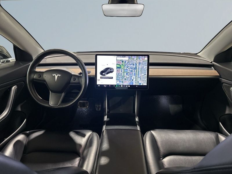 Tesla Model 3 bild 8