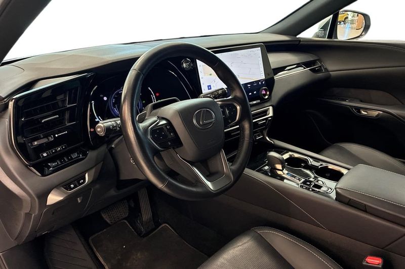 Lexus RX bild 9