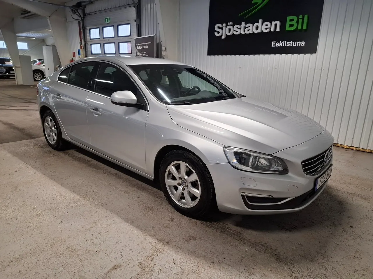 Vehicle image 6