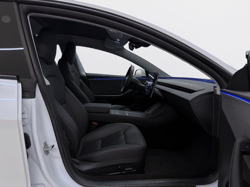Tesla Model 3 bild 13