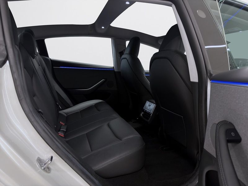 Tesla Model 3 bild 10