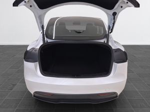 Tesla Model 3 bild 8