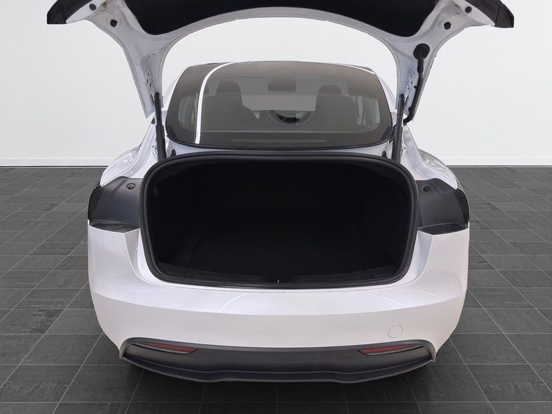 Tesla Model 3 bild 8