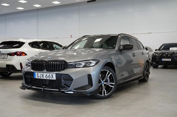 BMW 330 e xDrive Touring M Sport Pano Elstol Fartpilot Drag | Rän - 2023