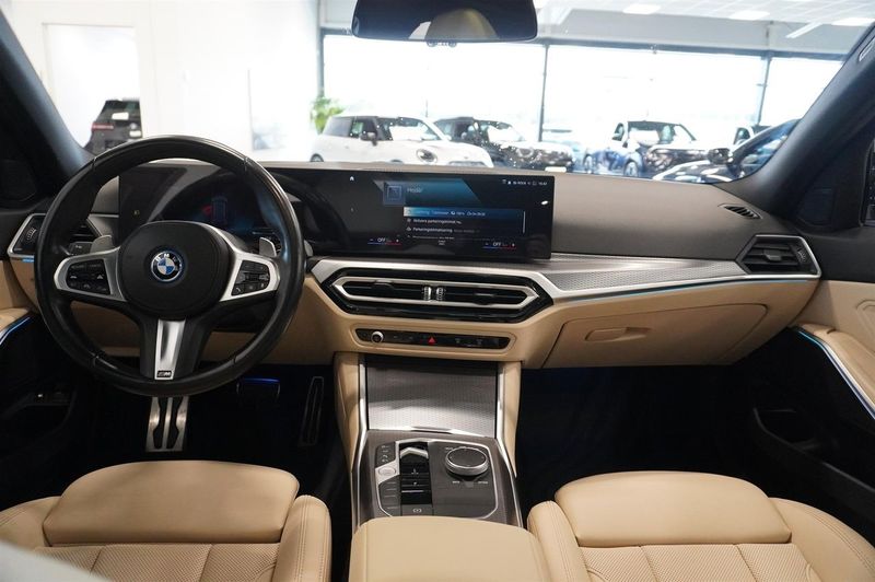 BMW 330 bild 13