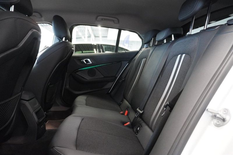 BMW 118 bild 12