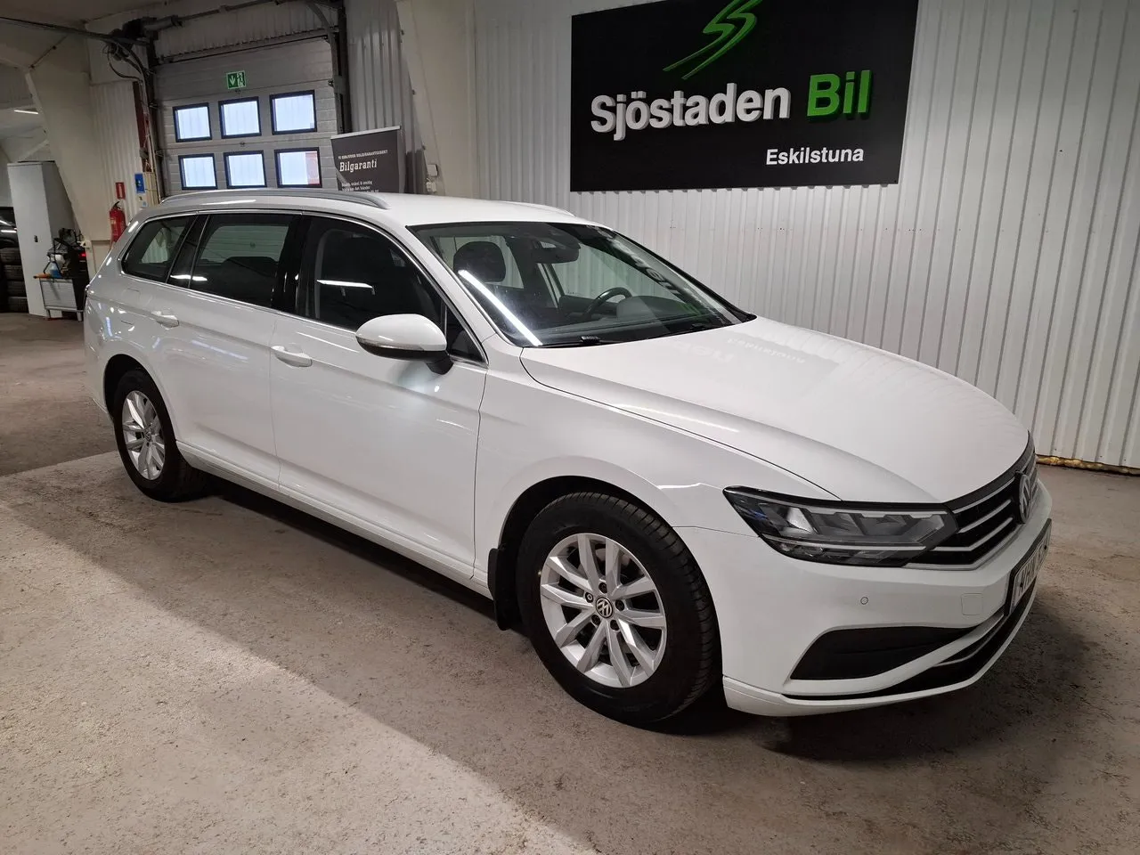 Vehicle image 6
