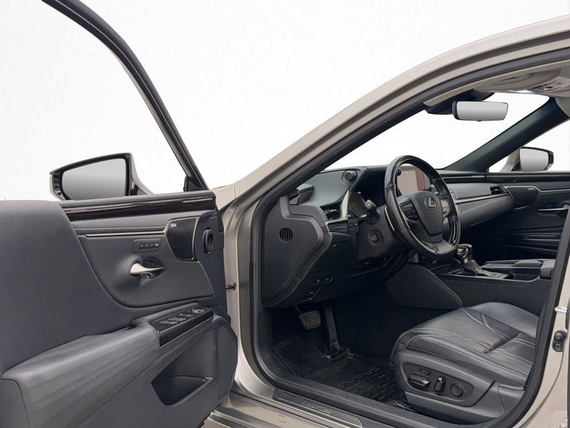 Lexus ES bild 8