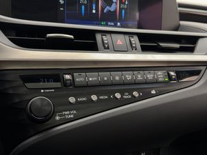 Lexus ES bild 24