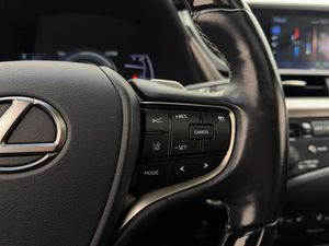 Lexus ES bild 19