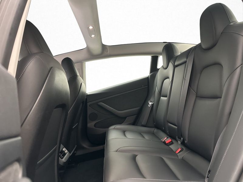 Tesla Model 3 bild 20