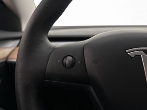 Tesla Model 3 bild 35