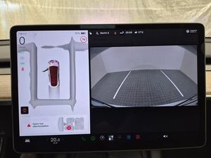 Tesla Model Y bild 8