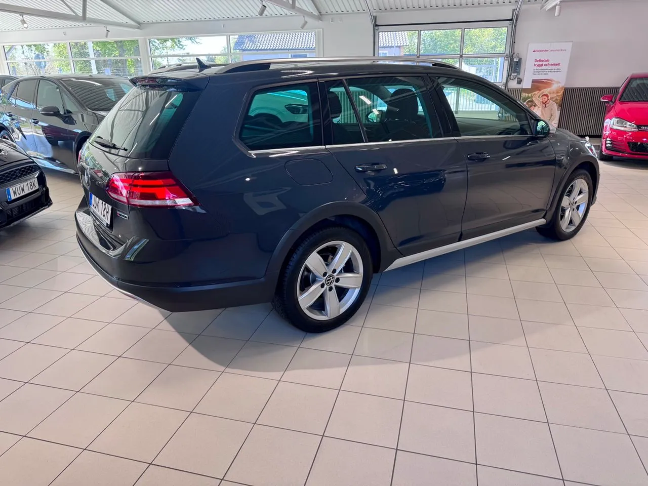 Vehicle image 7