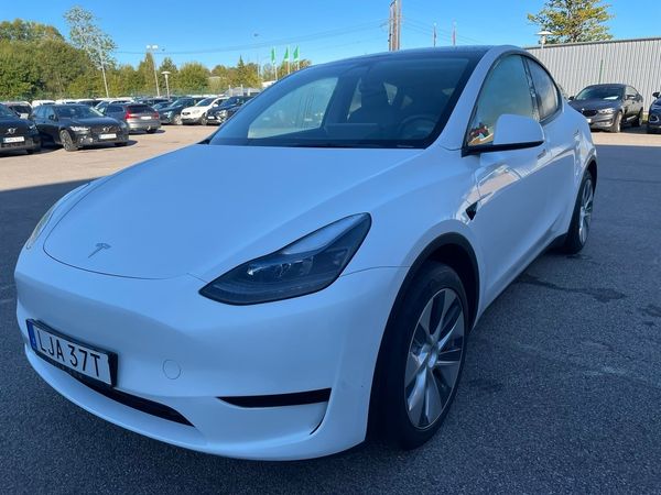 Tesla Model Y STANDARD RANGE - 2023
