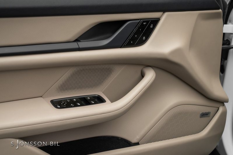 Porsche Taycan bild 18