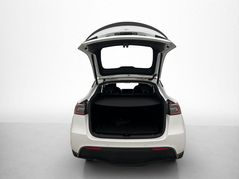 Tesla Model Y bild 27