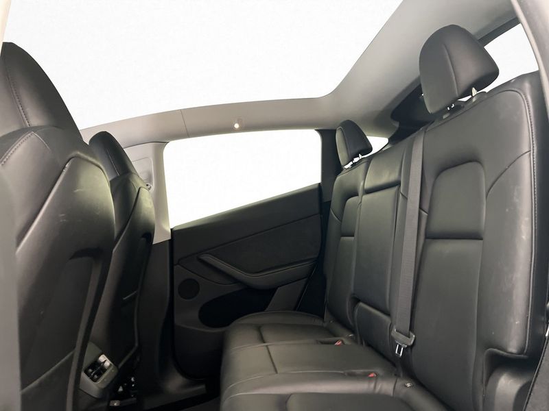 Tesla Model Y bild 18