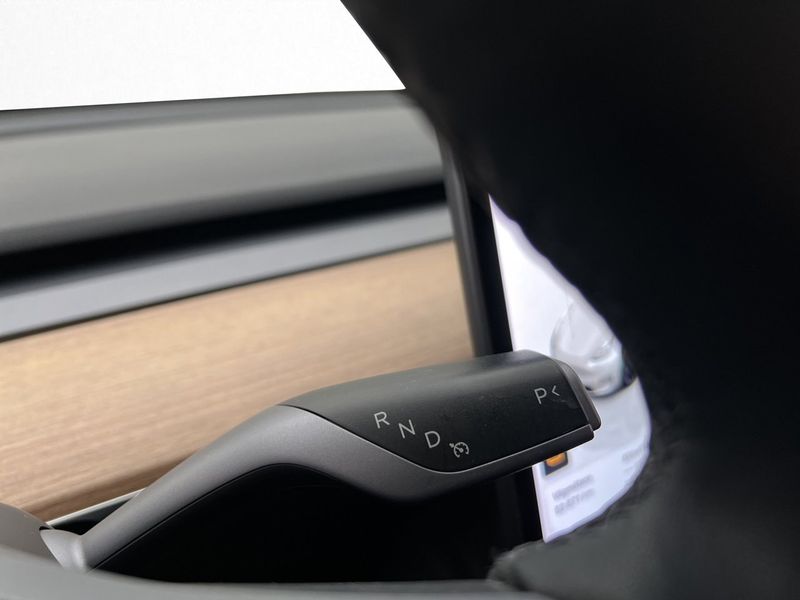 Tesla Model Y bild 15