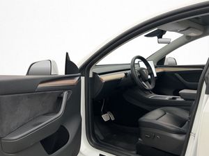 Tesla Model Y bild 11