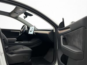 Tesla Model Y bild 17