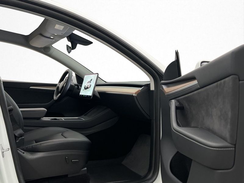 Tesla Model Y bild 17