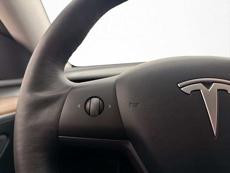 Tesla Model Y bild 24