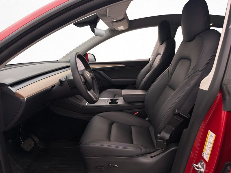 Tesla Model Y bild 11