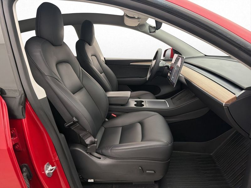 Tesla Model Y bild 13