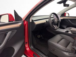 Tesla Model Y bild 32