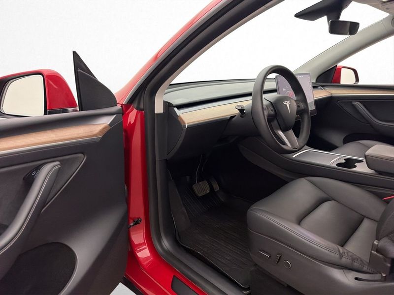 Tesla Model Y bild 32