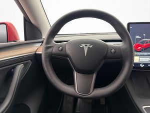 Tesla Model Y bild 25