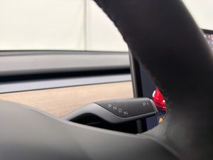 Tesla Model Y bild 27