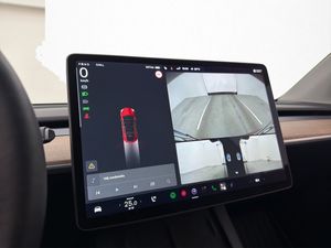 Tesla Model Y bild 15