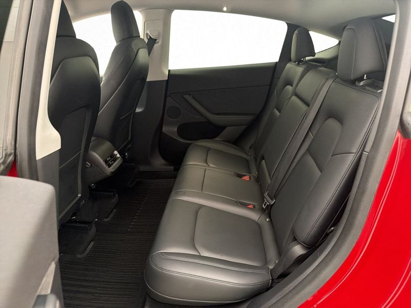 Tesla Model Y bild 23