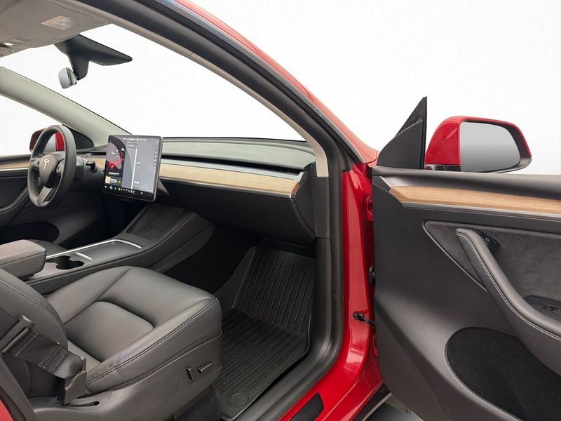 Tesla Model Y bild 33