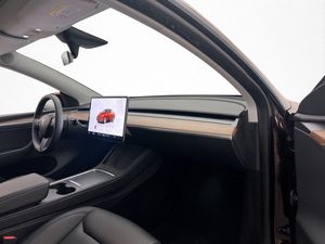 Tesla Model Y bild 35