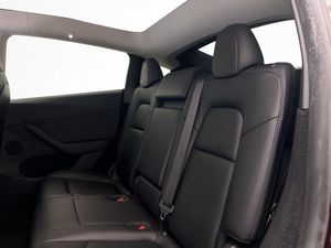 Tesla Model Y bild 25