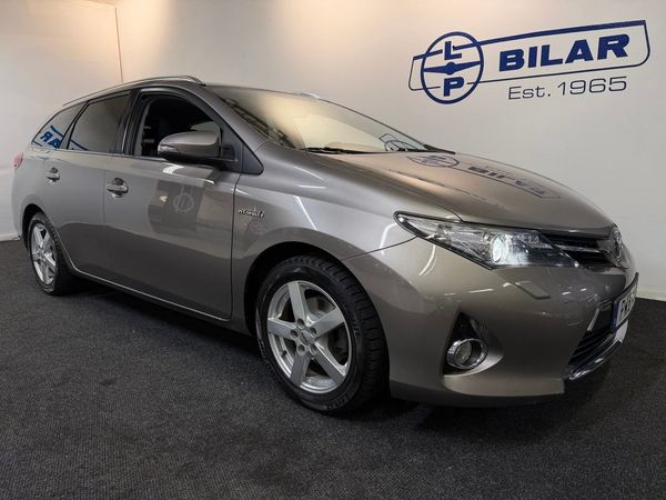 Toyota Auris Touring Sports Hybrid | Vinterhjul | Nyservad | Aut - 2014