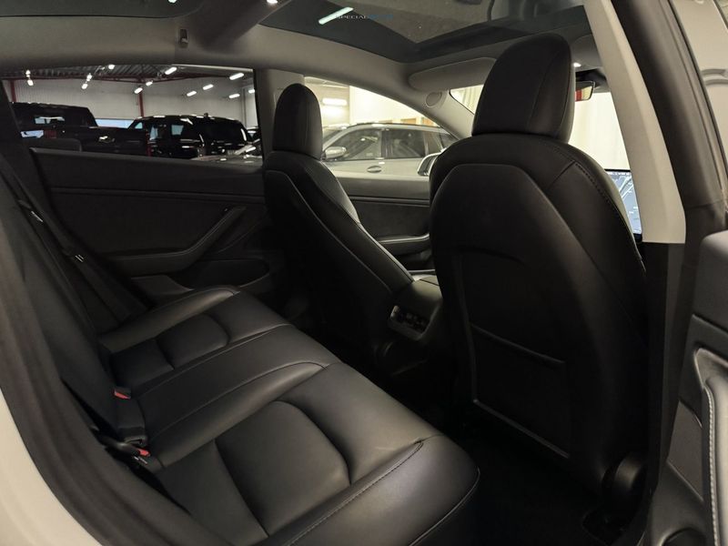 Tesla Model 3 bild 15