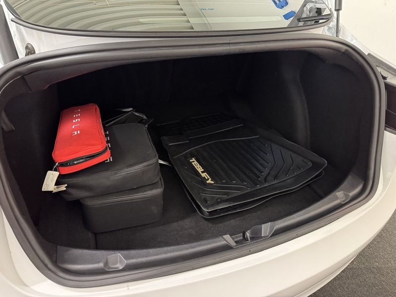 Tesla Model 3 bild 12