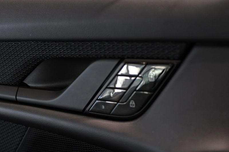 Porsche Taycan bild 17