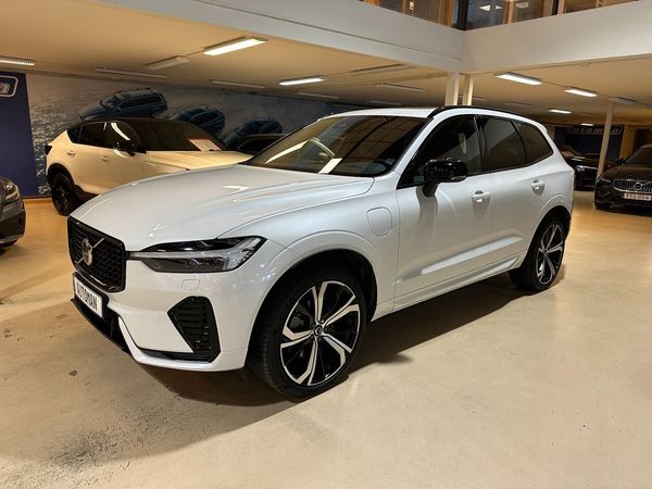 Volvo XC60 T6 Plug-In Hybrid AWD Plus Dark Panorama 21" Dragkrok - 2025