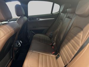 Alfa Romeo Stelvio bild 10